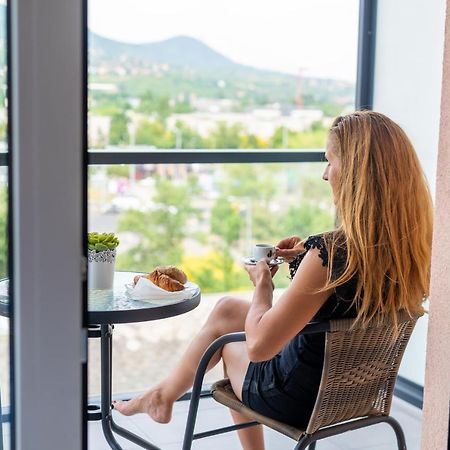 Sweet Home Apartman , 30Sqm Studio, Free Private Parking, Mountain View, Balcony, 20 Min From Downtown Будапеща Екстериор снимка