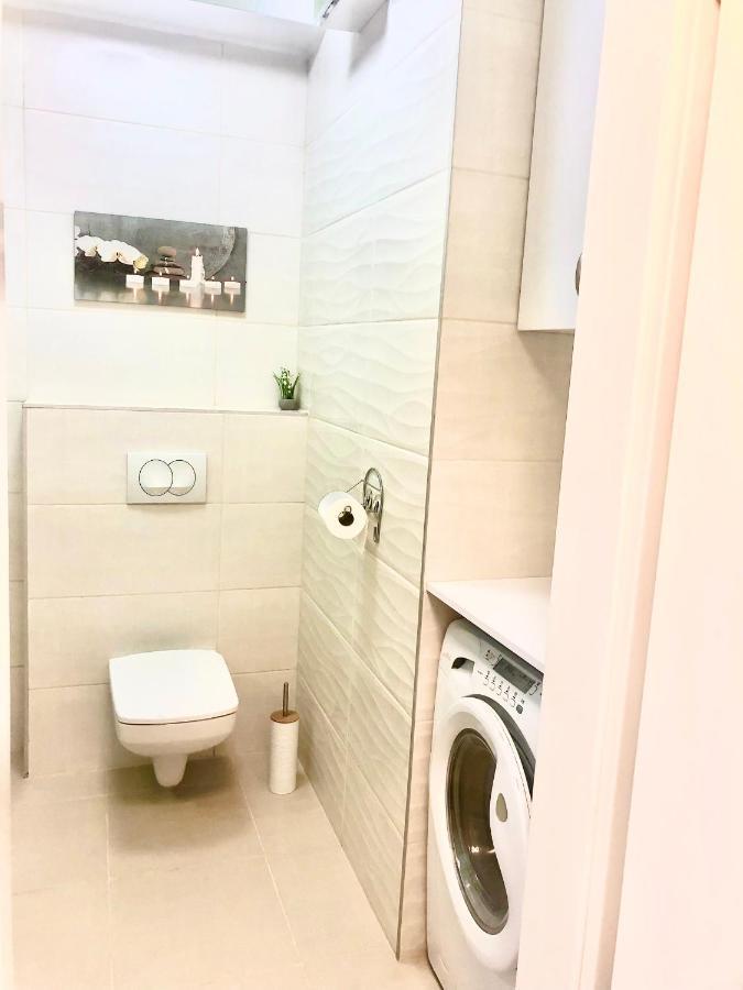 Sweet Home Apartman , 30Sqm Studio, Free Private Parking, Mountain View, Balcony, 20 Min From Downtown Будапеща Екстериор снимка