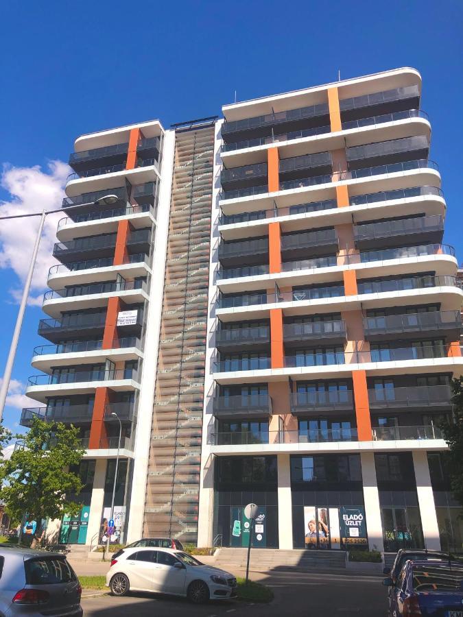 Sweet Home Apartman , 30Sqm Studio, Free Private Parking, Mountain View, Balcony, 20 Min From Downtown Будапеща Екстериор снимка