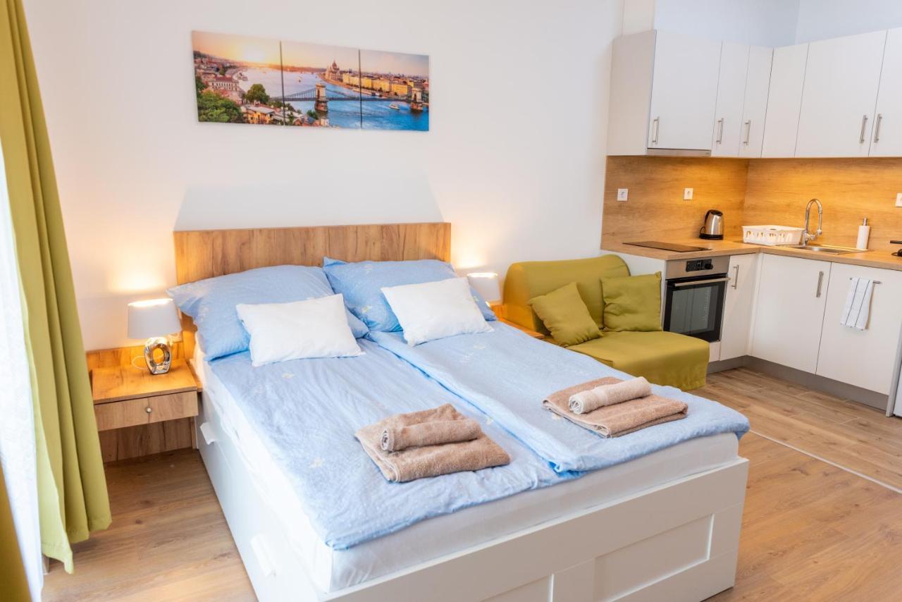Sweet Home Apartman , 30Sqm Studio, Free Private Parking, Mountain View, Balcony, 20 Min From Downtown Будапеща Екстериор снимка