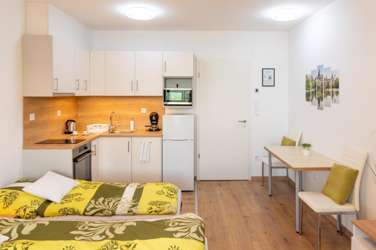 Sweet Home Apartman , 30Sqm Studio, Free Private Parking, Mountain View, Balcony, 20 Min From Downtown Будапеща Екстериор снимка