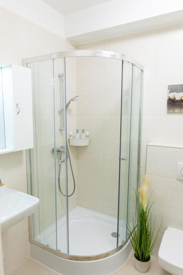 Sweet Home Apartman , 30Sqm Studio, Free Private Parking, Mountain View, Balcony, 20 Min From Downtown Будапеща Екстериор снимка
