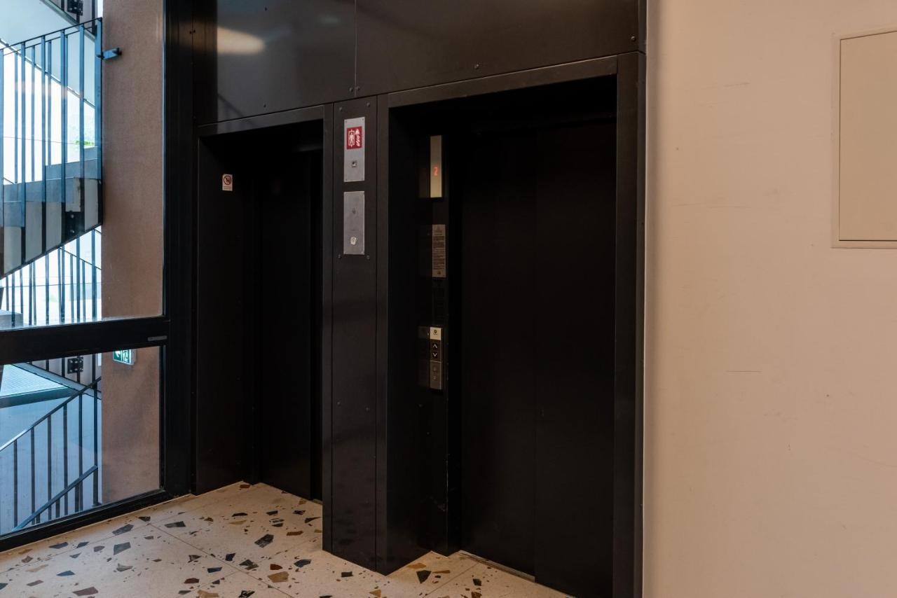Sweet Home Apartman , 30Sqm Studio, Free Private Parking, Mountain View, Balcony, 20 Min From Downtown Будапеща Екстериор снимка