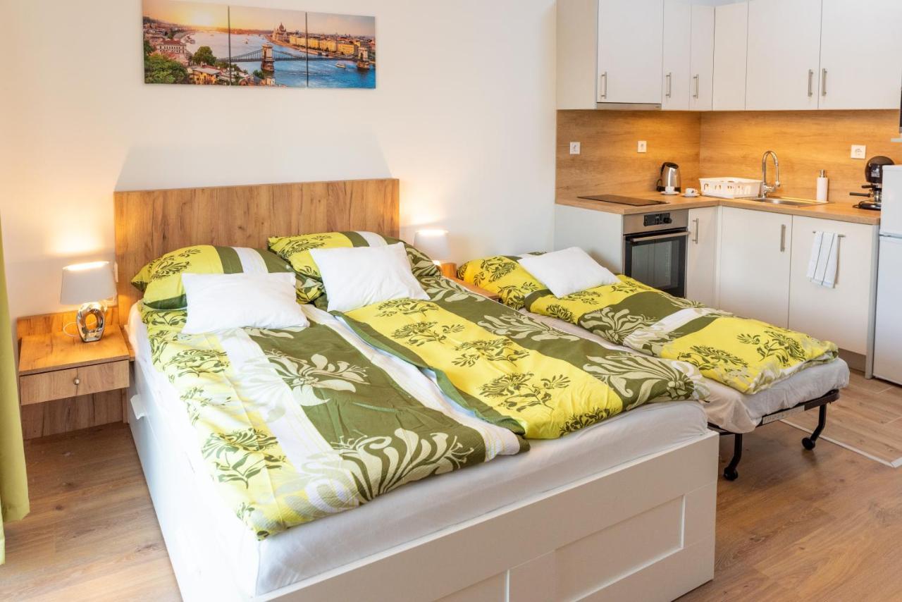 Sweet Home Apartman , 30Sqm Studio, Free Private Parking, Mountain View, Balcony, 20 Min From Downtown Будапеща Екстериор снимка
