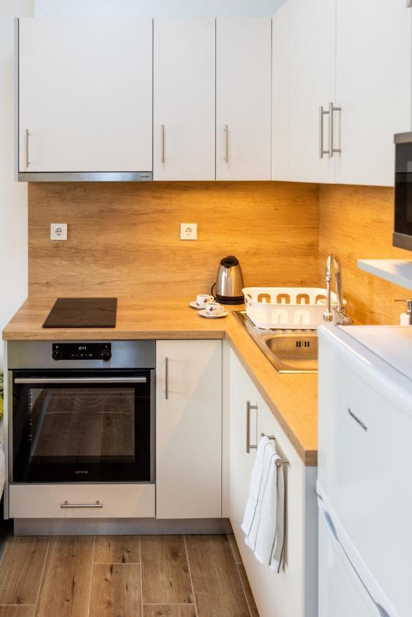 Sweet Home Apartman , 30Sqm Studio, Free Private Parking, Mountain View, Balcony, 20 Min From Downtown Будапеща Екстериор снимка