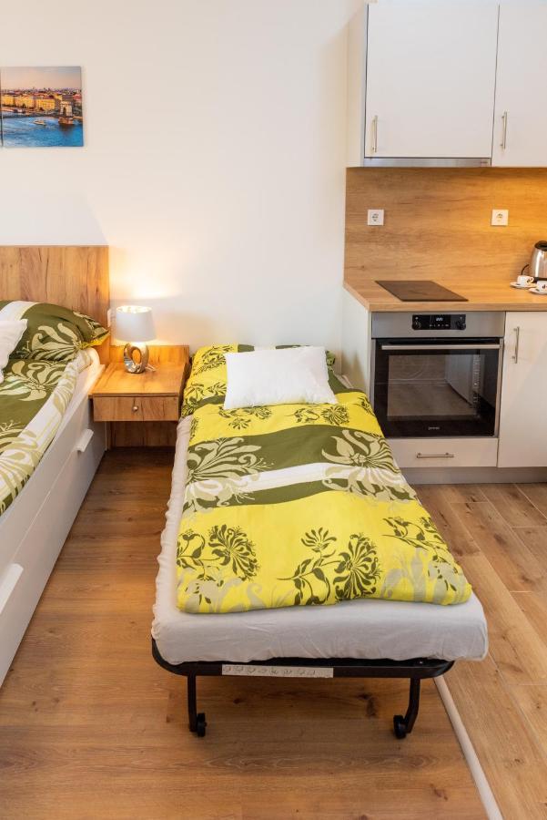 Sweet Home Apartman , 30Sqm Studio, Free Private Parking, Mountain View, Balcony, 20 Min From Downtown Будапеща Екстериор снимка